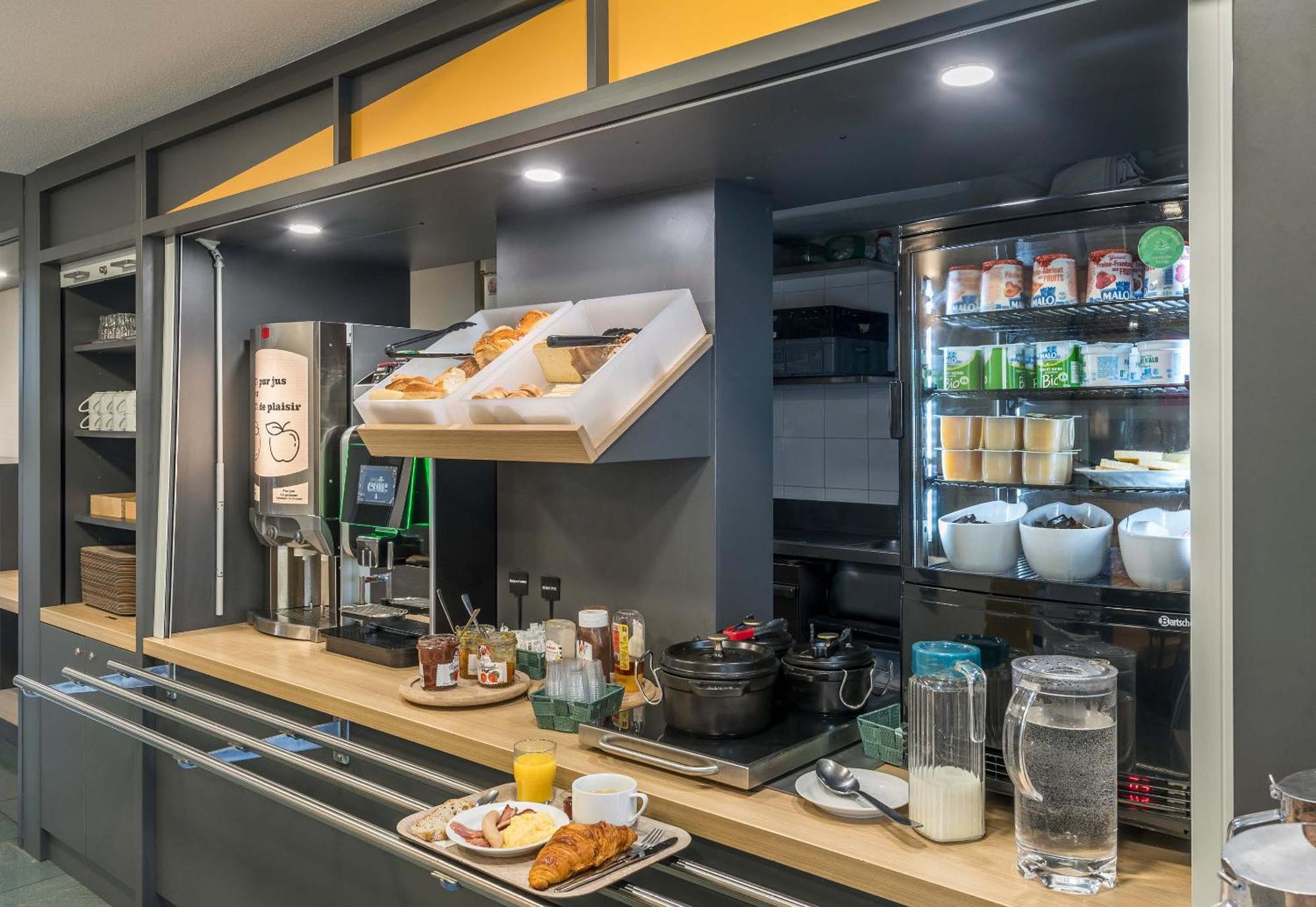 B&B Hotel Laval Change Bagian luar foto